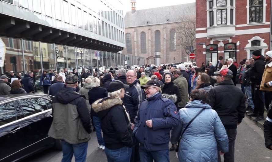 Nazispuk vor WDR am Kölner Appelhofplatz