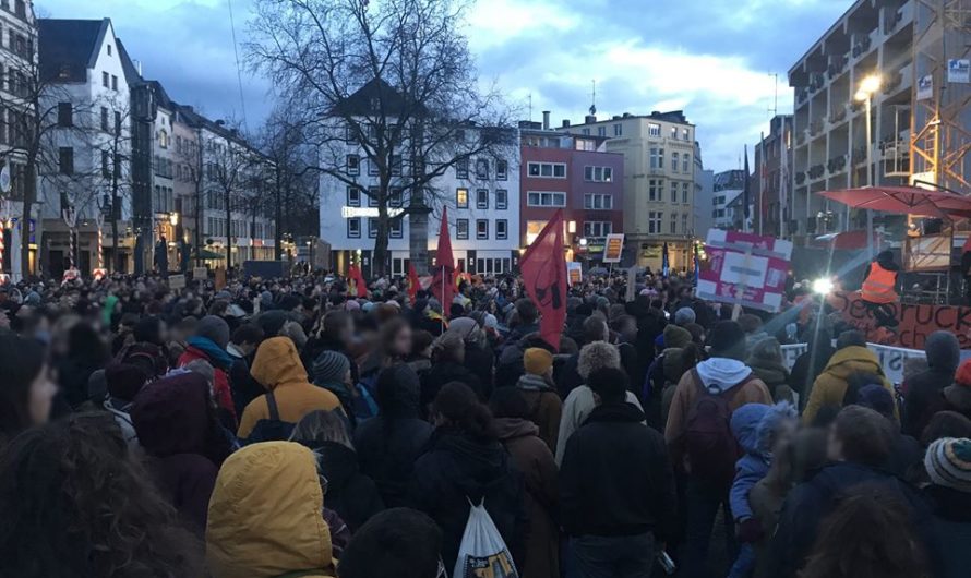 1000 Menschen demonstrieren in Köln