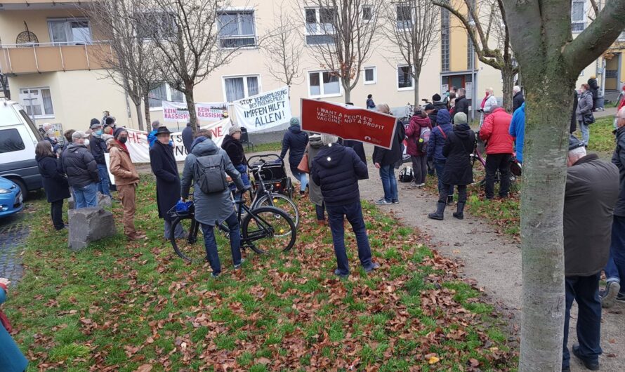 Protest gegen Corona-Leugner- und Reichsbürgerveranstaltung